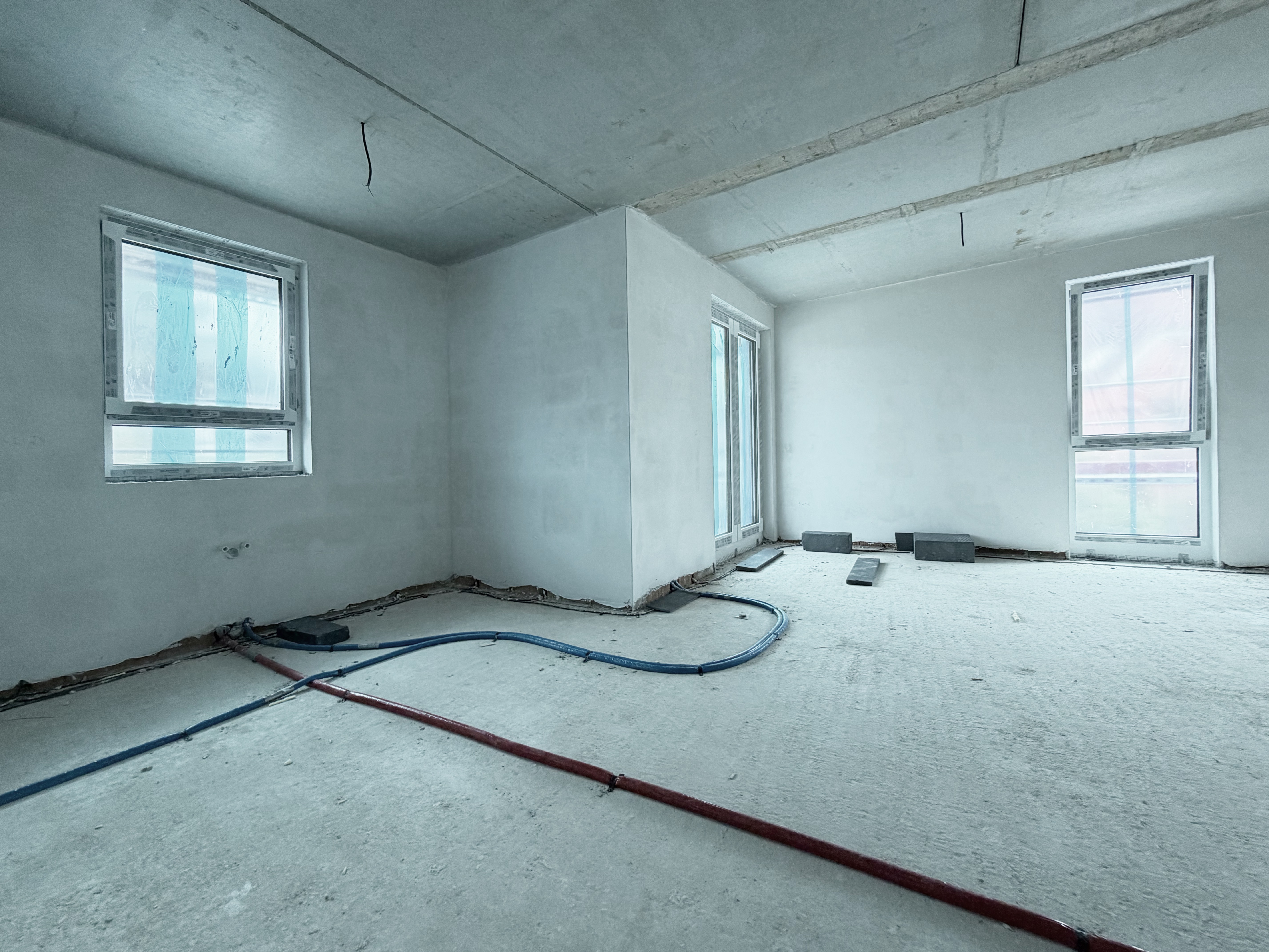 Innenausbau im Neubauprojekt Gehrden - verputzte Wände und Sanitärinstallation